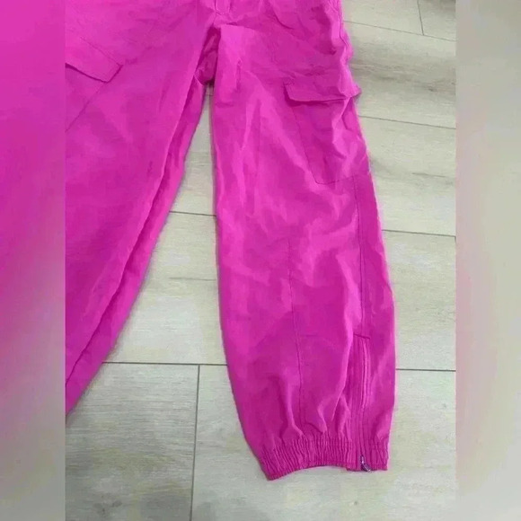 Old Navy Fuchsia Joggers - Picture 6 of 10